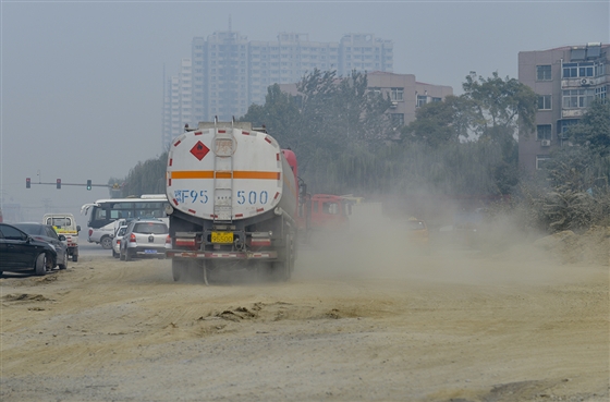 歷城區(qū)市區(qū)建筑工地施工造成揚(yáng)塵污染嚴(yán)重道路整治工作會(huì)議召開